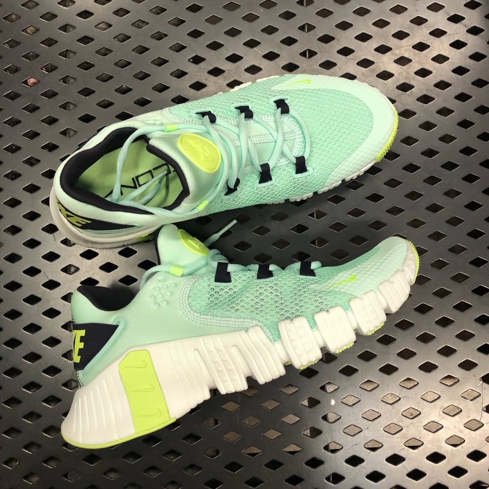 Nike Free Metcon 4 Sneakers - Picture 4 of 15